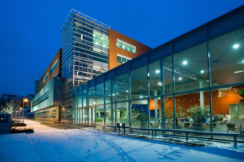 Университет яна евангелиста. Кампус regent. Univerzita jana евангелисты пуркине в усти над лабем. St. Исследовательский институт германии insa.